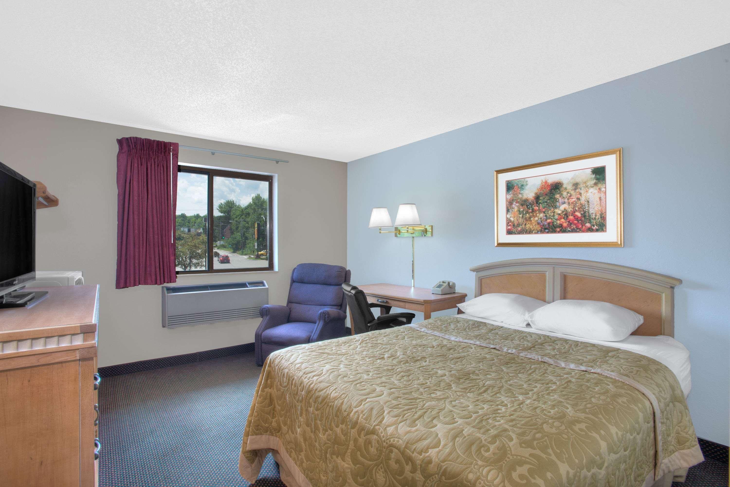 Super 8 By Wyndham Augusta Hotel Exterior photo