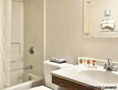 Super 8 By Wyndham Augusta Hotel Room photo