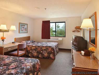 Super 8 By Wyndham Augusta Hotel Exterior photo